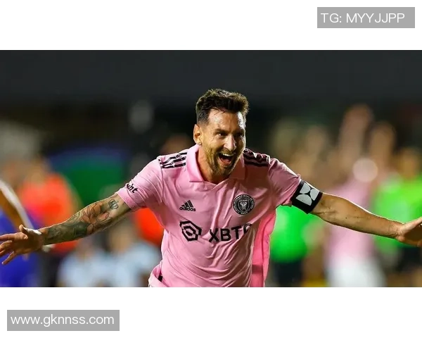 身披全身纹身的足球巨星展现独特个性与赛场魅力