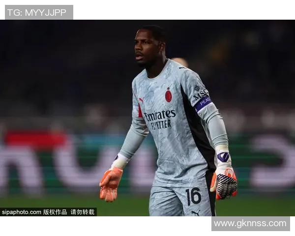 重伤足球球星康复之路：从绝望到重返赛场的艰辛历程与奋斗精神